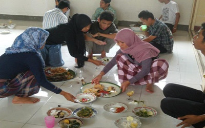 Membangun Hubungan Akrab dengan Teman Sekelas dan Para Guru