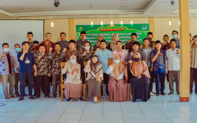 Memperkuat Jiwa Pendidikan Karakter: Guru-guru MA At-Tahzib Kekait Menggelar Workshop Model Sekolah Perjumpaan